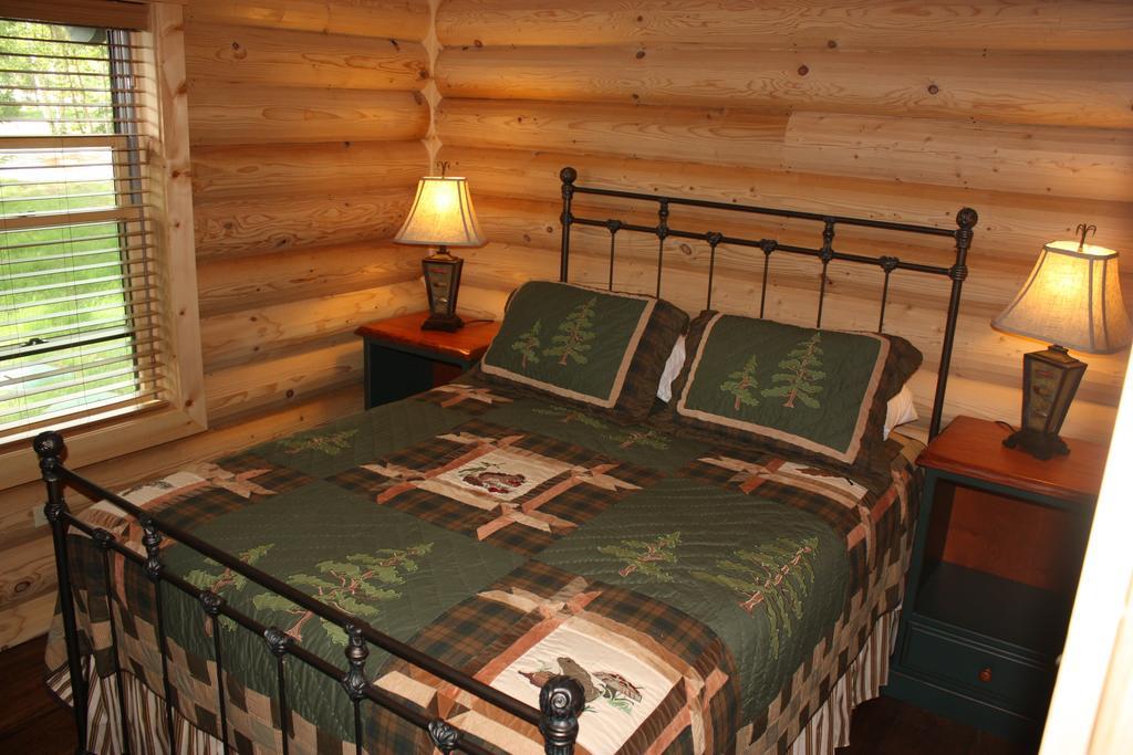 Lake Parlin Lodge & Cabins West Forks Zimmer foto